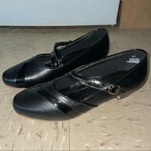 Beacon Women's Closed Toe Black Pump heel Shoes